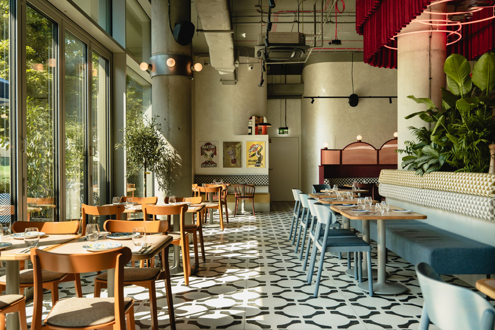 Szalone lata 70. i kolor! Restauracja Splendido zachwyca retro vibem