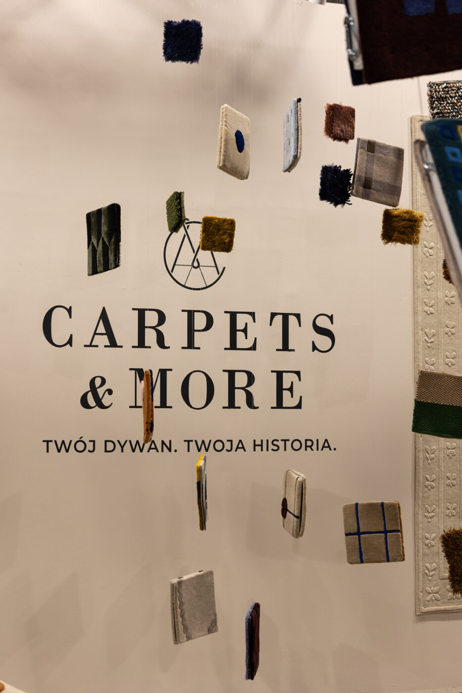 Wysypy doskonałości, czyli ekspozycje z pomysłem. 6 najpiękniejszych stoisk na Warsaw Home 2026 44 6 stoisk Warsaw Home 2026 - CARPETS AND MORE