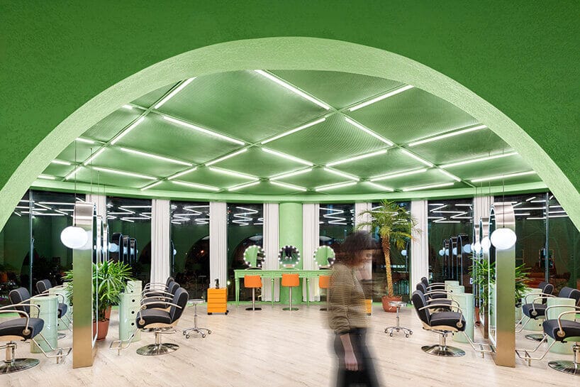 Barwa awokado z futurystycznym rysem: wnętrze salonu fryzjerskiego w Pekinie