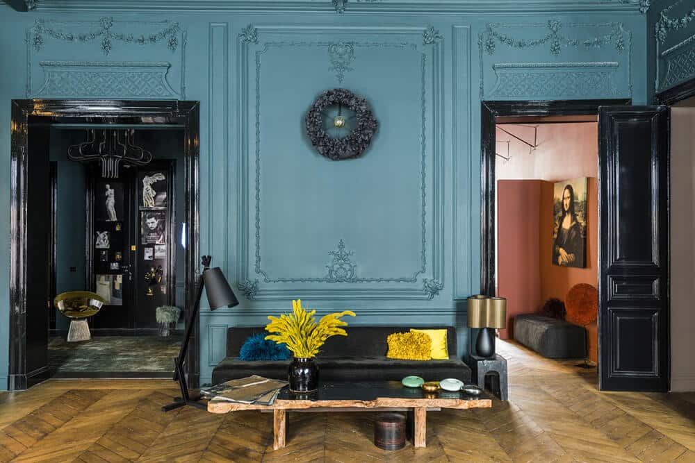 Barwny uśmiech Mona Lisy: urzekający apartament z widokiem na Luwr