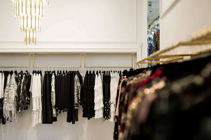 Przestrzeń pachnąca luksusem: wnętrze warszawskiego butiku