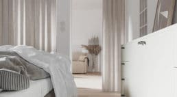 szafa w sypialni z frontem z płyty osb i dodatkami w kolorze białym