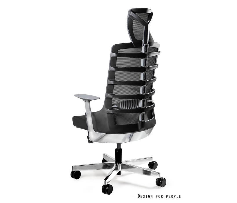 czarny ergonomiczny fotel biurowy