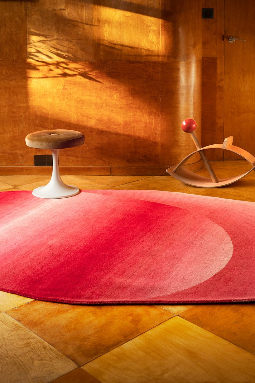 Geometryczne dywany: przedmioty, które nawiązują do Bauhausu