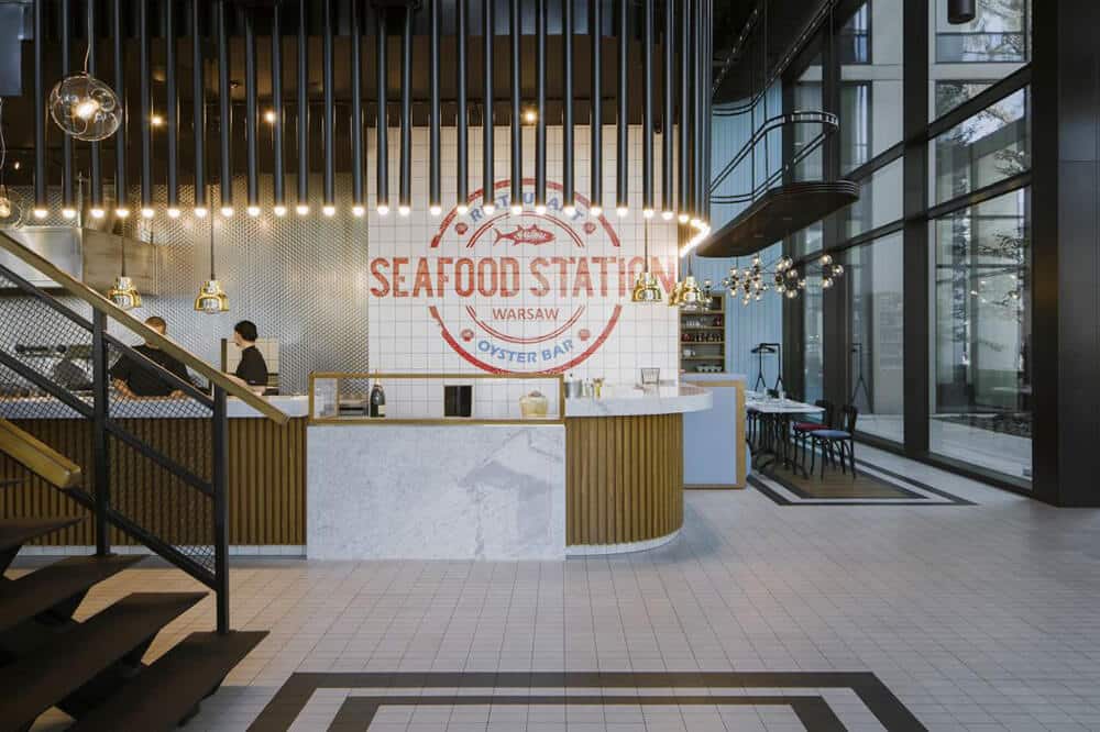 bz0227 Industrialny klimat przyprawiony nutą secesji w Seafood Station Restaurant