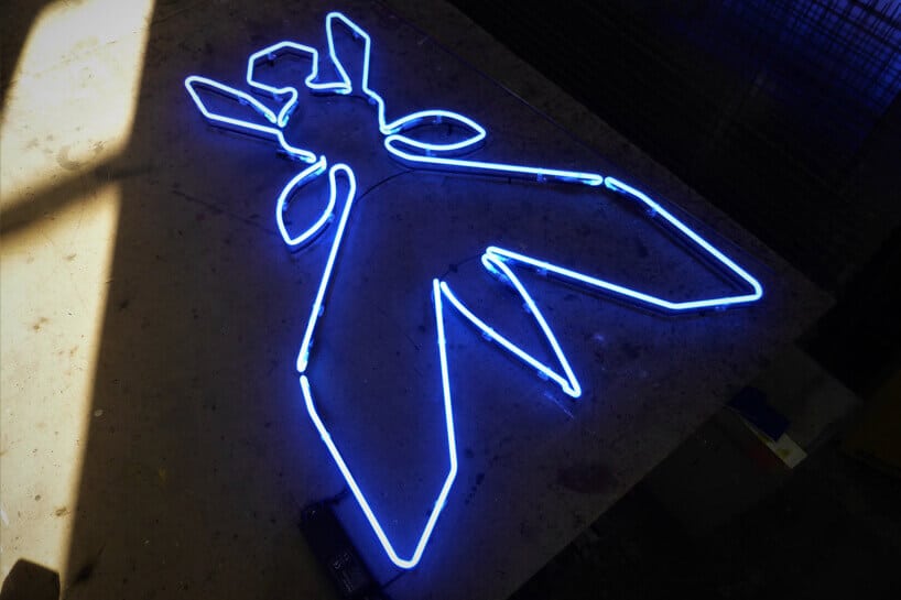 W laboratorium neonu: jak powstają świetlne dzieła sztuki?
