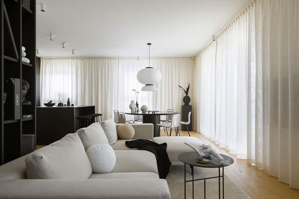 Jasna strona czerni - eleganckie i minimalistyczne mieszkanie