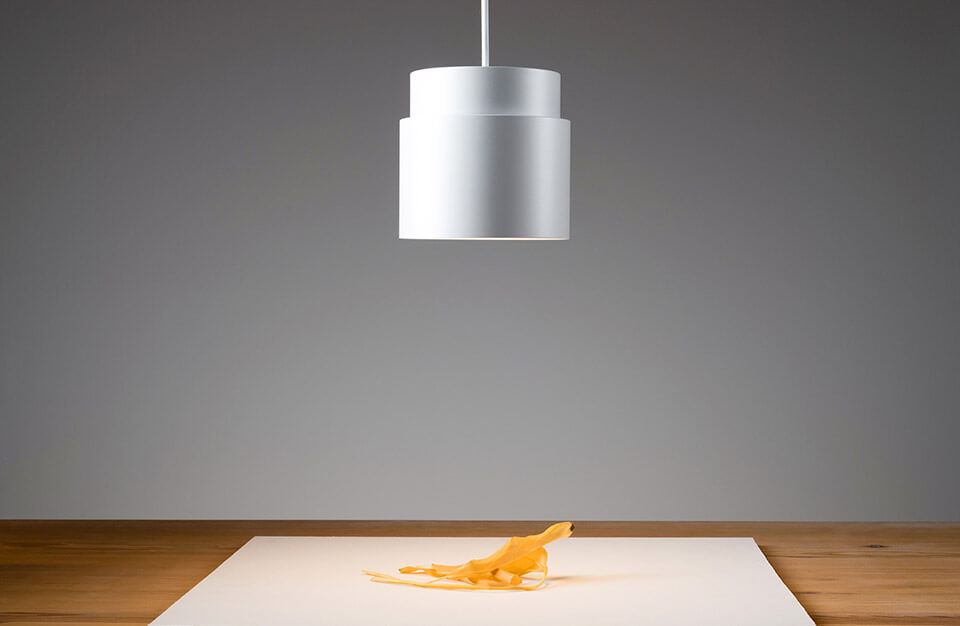 Fokus na detal: Fabian Baumann i minimalistyczne lampy