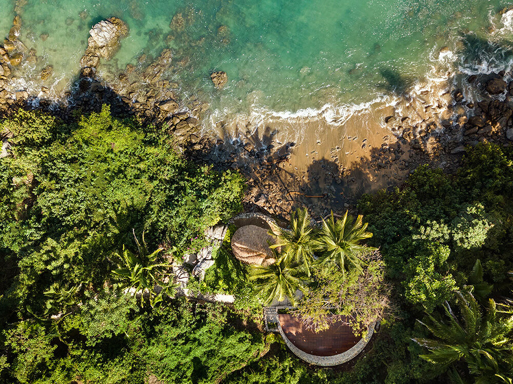 Oaza pod palmami i latające pelikany: kompleks wypoczynkowy w Meksyku