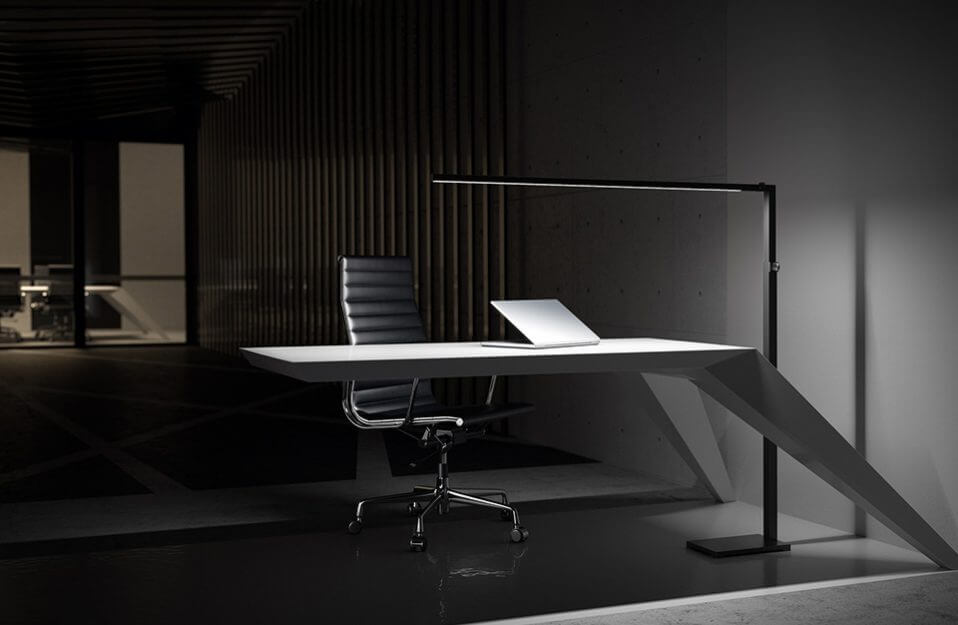 nowoczesne biurko oświetlone nietypowa lampą