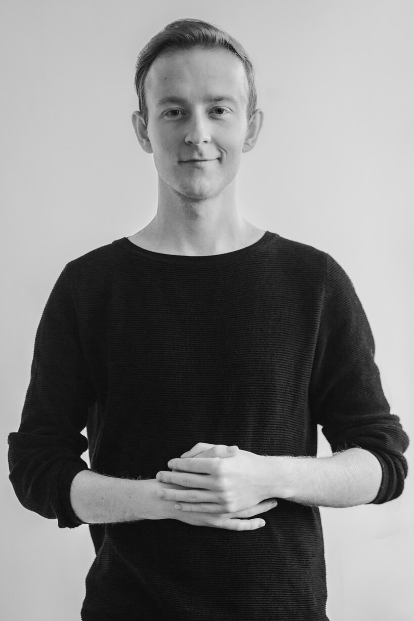 Mateusz Mioduszewski czarno-białe zdjęcie projektanta