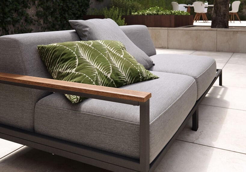szara sofa ogrodowa od BoConcept