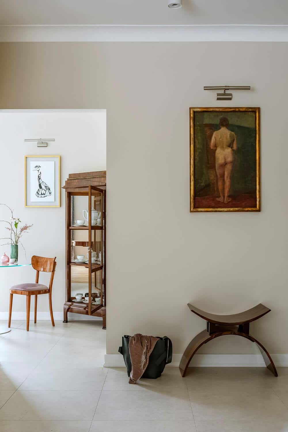 Mieszkać ze sztuką. Stare obrazy, meble z duszą i współczesny design, czyli dom w stylu modern classic.