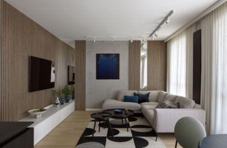 Mieszkanie inspirowane kobaltem z obrazów Matisse’a