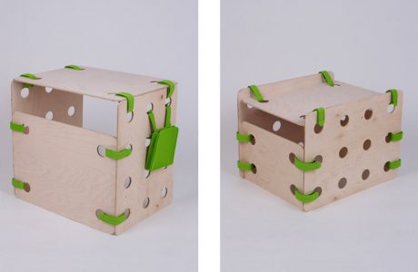 dwa elementy modułowego zestawu dla dzieci ze sklejki i zielonych pasków