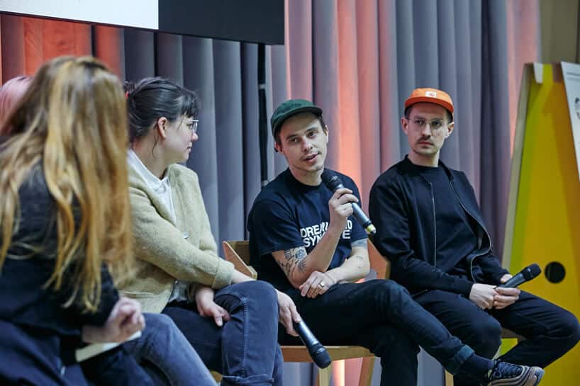 pięć osób podczas jednej z dyskusji na Arena Design 2019