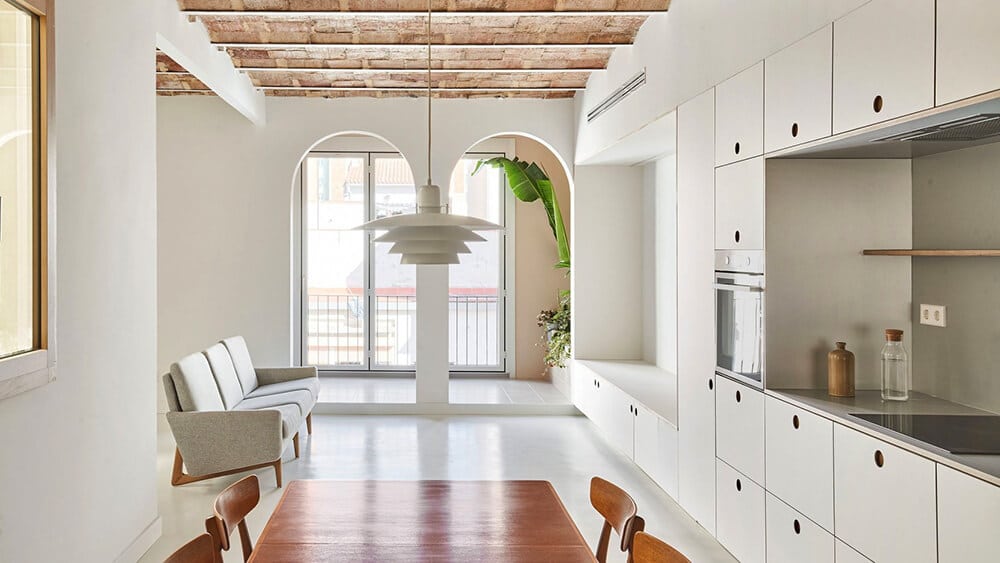 Nowa definicja minimalizmu: apartament z historią w Barcelonie