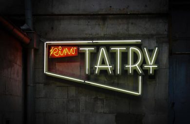 odnowiony neon kina Tatry