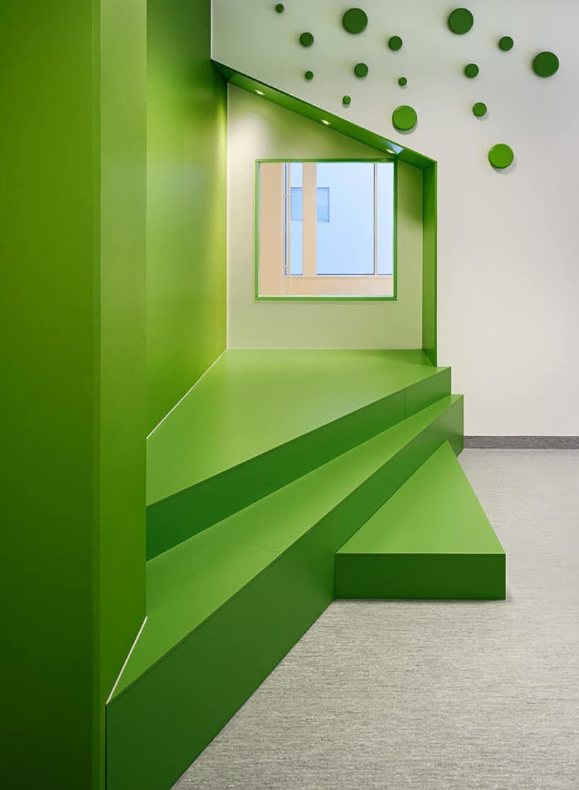 zielone ściany w przedszkolu