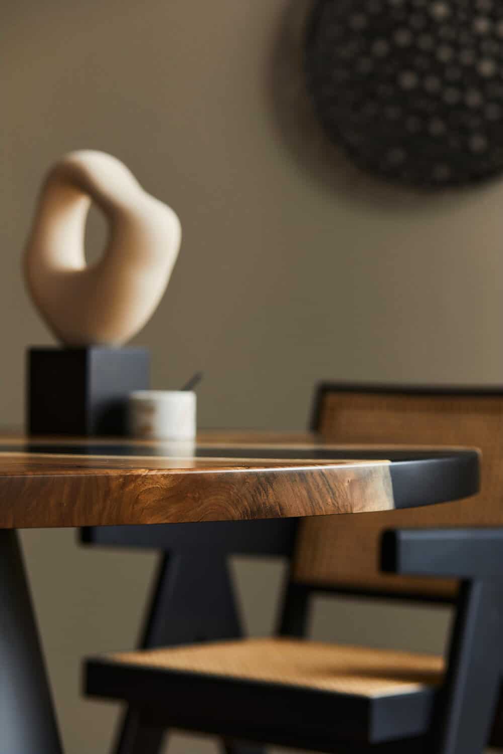 Piękno litego drewna, czyli nowoczesne stoły