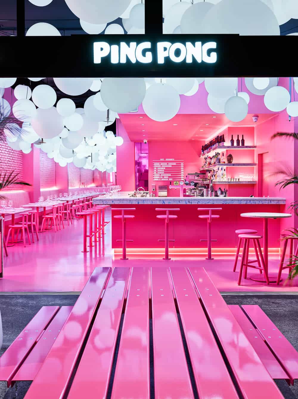 Najwięcej różu na metrze kwadratowym plus sala-dżungla ze specjalną ścieżką dzwiękową – Ping-Pong resto-bar