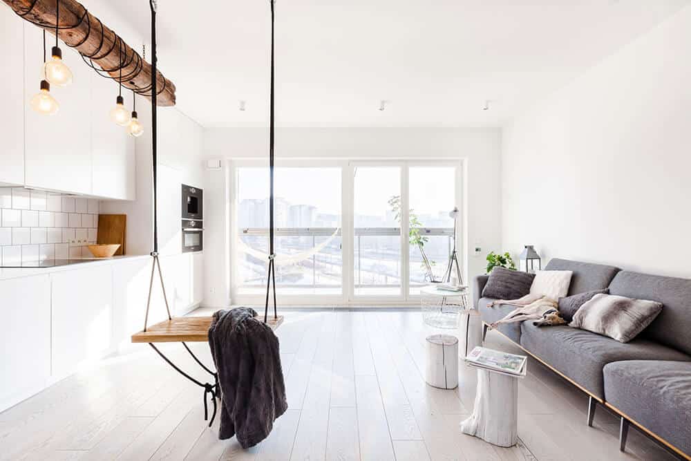 Pobujać się w bieli: nowoczesny 100-metrowy apartament
