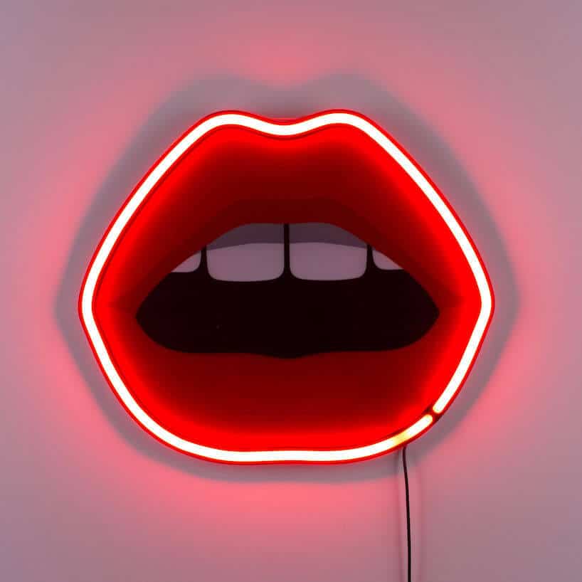 lampa Mouth w stylu pop art otwarte czerwone usta z zębami u góry