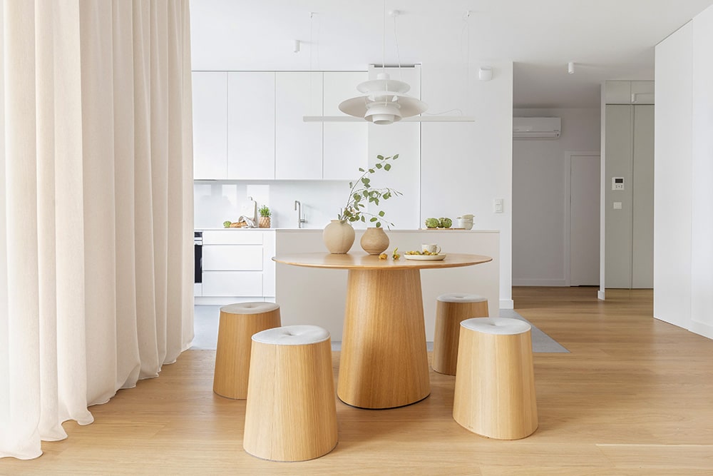 Postaw na prostotę! Jak zaaranżować mieszkanie w duchu minimalizmu?