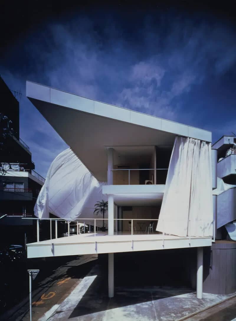 Shigeru Ban – mistrz architektonicznej innowacji i projektów dla ludzi