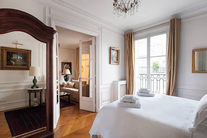 Szyk i romantyzm: sypialnia w stylu francuskim