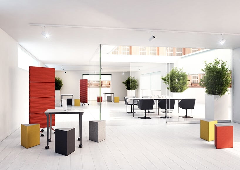 projekt open space z różnokolorowymi meblami biurowymi VANK