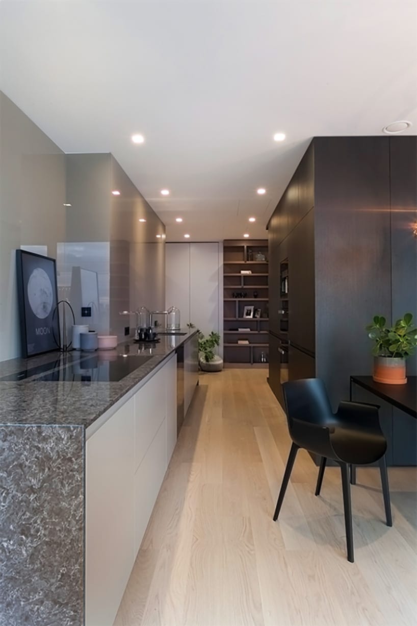 Brutal poskromiony. Luksusowy apartament projektu pracowni de novo
