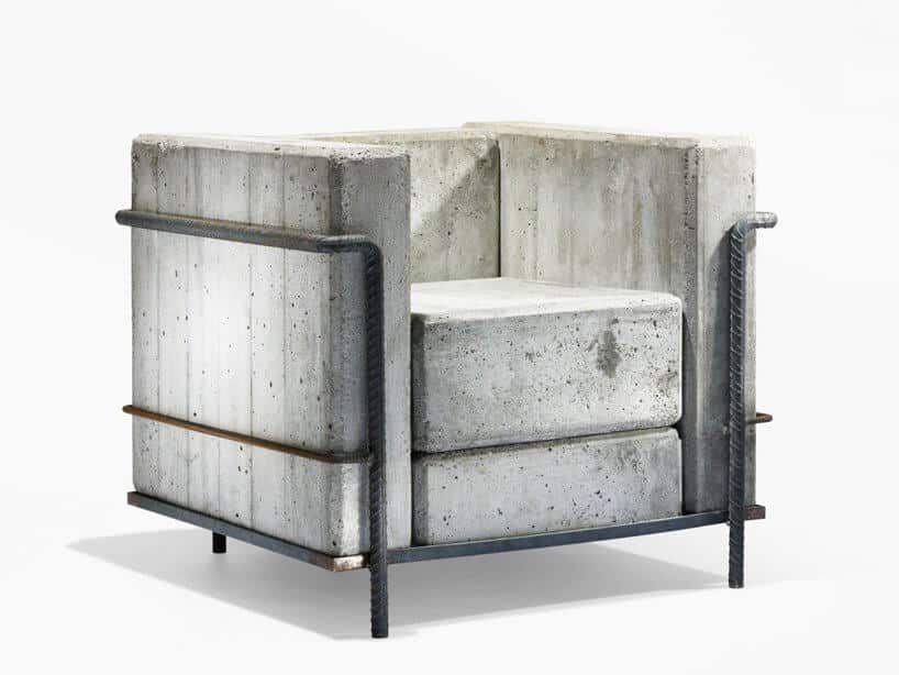 wyjątkowy fotel ze stelązem z metalowych prętów zbrojeniowych i betonowych bloków
