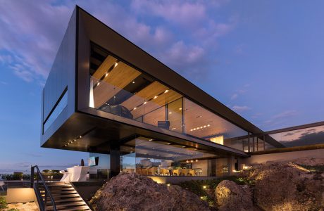 efektowny nowoczesny dom na wzgórzu Casa La Roca w Meksyku