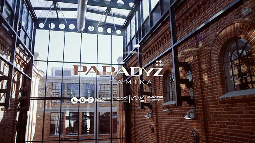 złoty napis Ceramika Paradyż na ŁDF