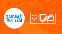 dwa logotypy na pomarańczowym tle Zauważ Autyzm