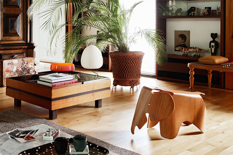 siedzisko dla dzieci Eames Elephant od Vitra w kształcie słonia z wygiętej sklejki