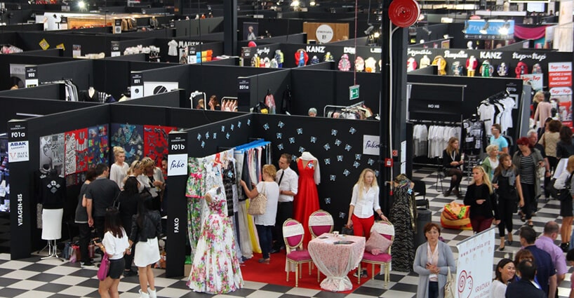 zdjęcie hali targów Fast Textile z odwiedzającymi