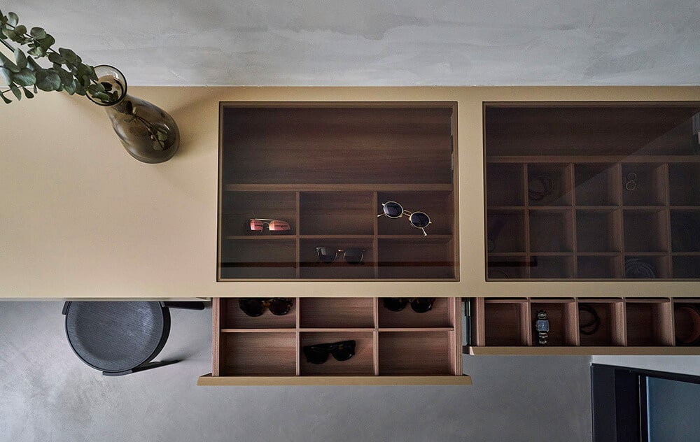 Fokus na detal w minimalistycznym apartamencie