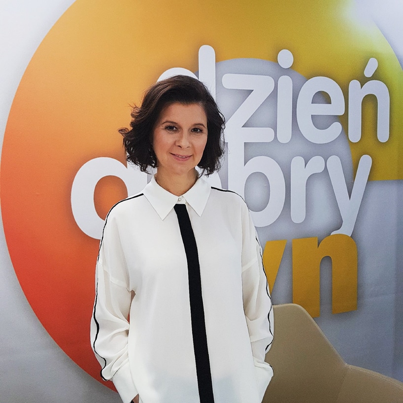 Ewa Mierzejewska - zdjęcie kobiet w białej bluzce