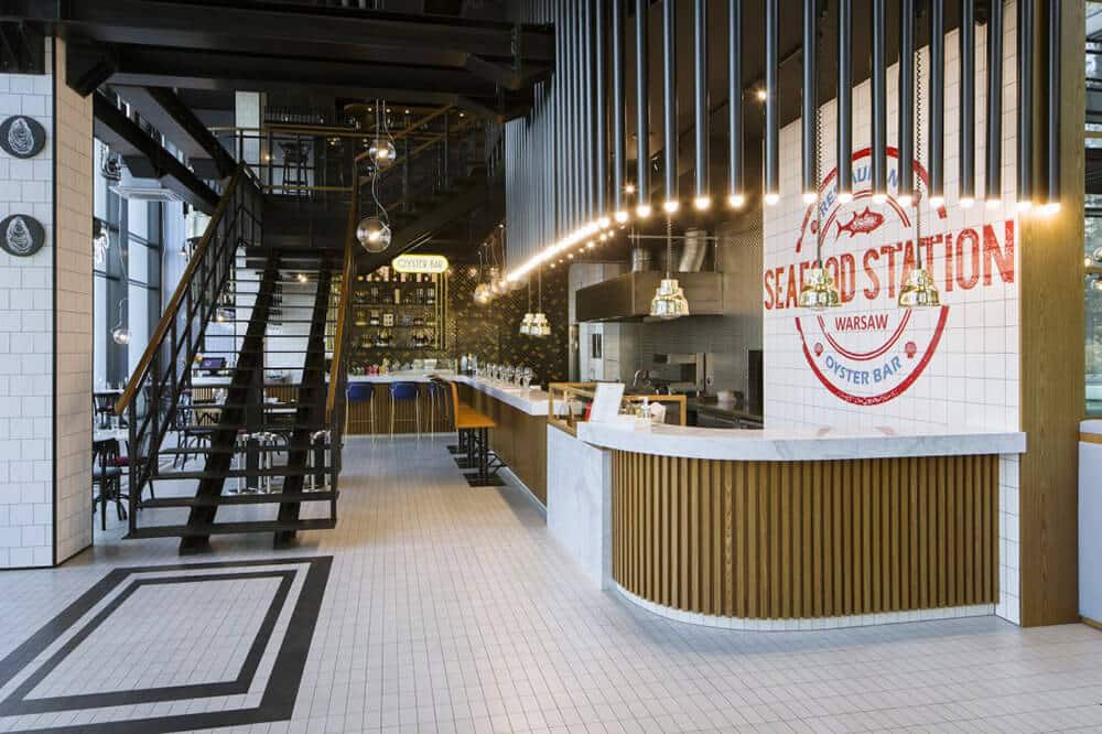 bz0227 Industrialny klimat przyprawiony nutą secesji w Seafood Station Restaurant