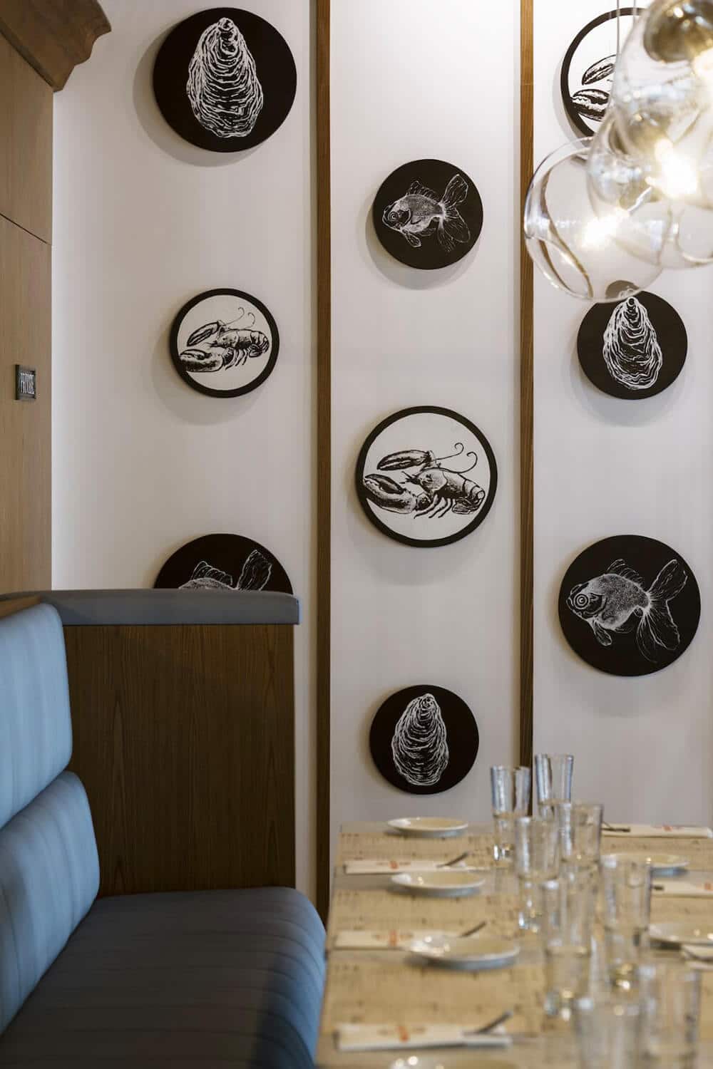 bz0227 Industrialny klimat przyprawiony nutą secesji w Seafood Station Restaurant
