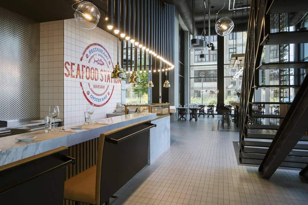 bz0227 Industrialny klimat przyprawiony nutą secesji w Seafood Station Restaurant
