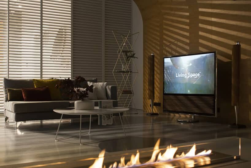 Living Space inteligentnym dom ze sterowaniem ABB salon z centrum rozrywki