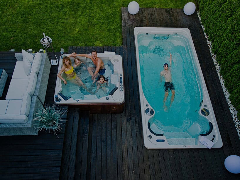 małe jacuzzi obok basenu ze sztucznym nurtem