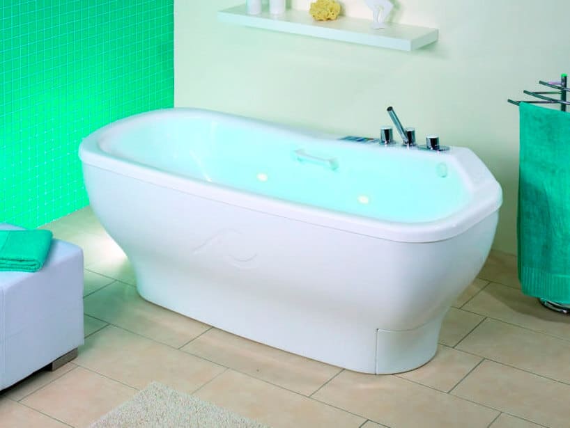 mała wanna z hydromasażem