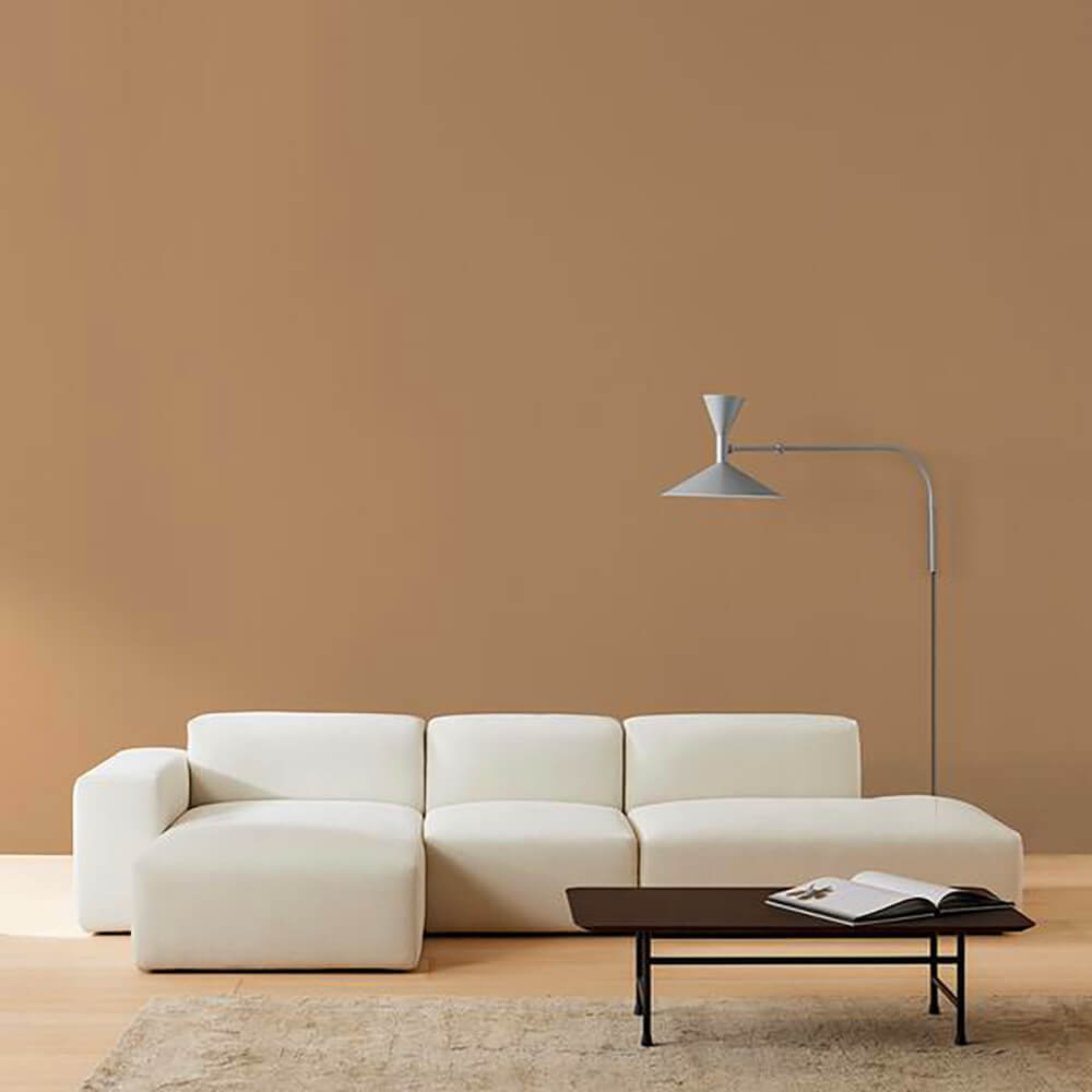 Jasna sofa: genialna baza do wnętrz