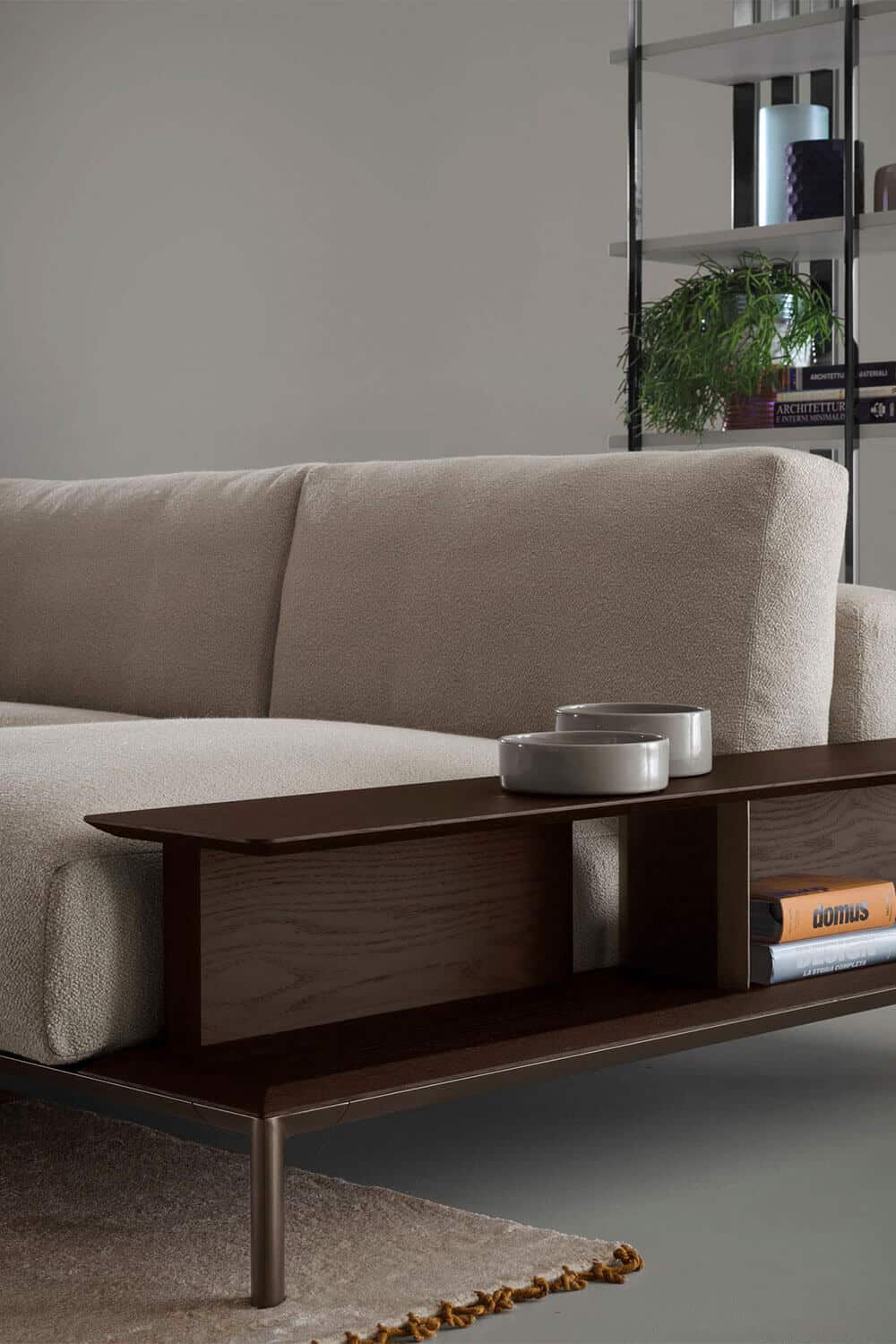 Jasna sofa: genialna baza do wnętrz