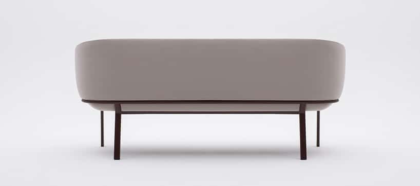 szara sofa z serii Grace od MDD stojąca tyłem