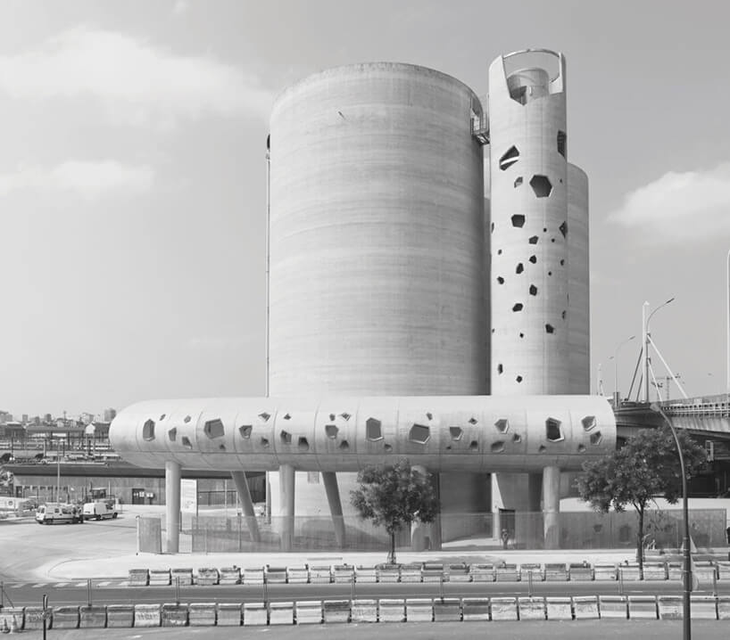 modernistyczny budynek w ksztłacie walca